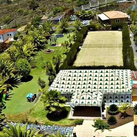 Geraumiges Ferienhaus Mit Kaminofen Und Terrasse 度假居 *