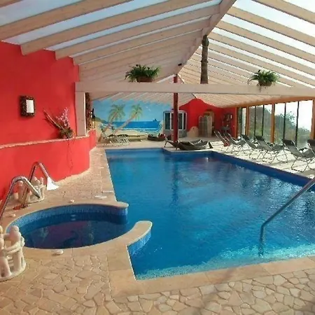 Geraumiges Ferienhaus Mit Kaminofen Und Terrasse *