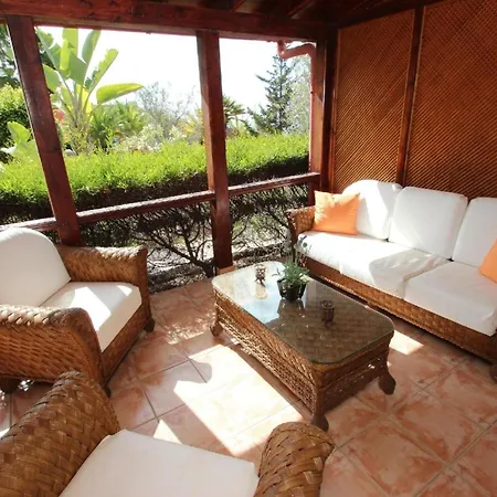 Holiday home Geraumiges Ferienhaus Mit Kaminofen Und Terrasse *