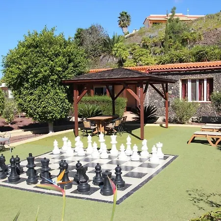 Geraumiges Ferienhaus Mit Kaminofen Und Terrasse *